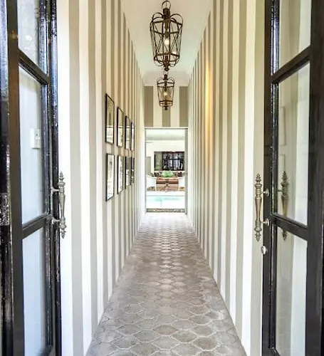 The Gatehouse - Stylish And Unique Luxury Pool Villa, Great Location! *