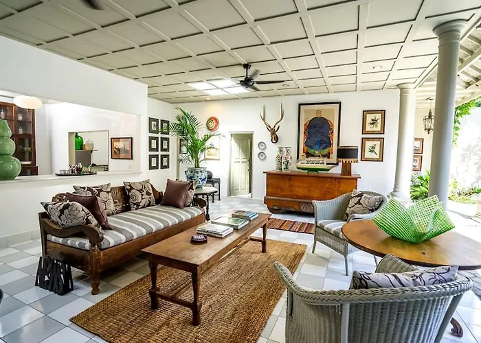 The Gatehouse - Stylish And Unique Luxury Pool Villa, Great Location! * Seminyak (Bali)