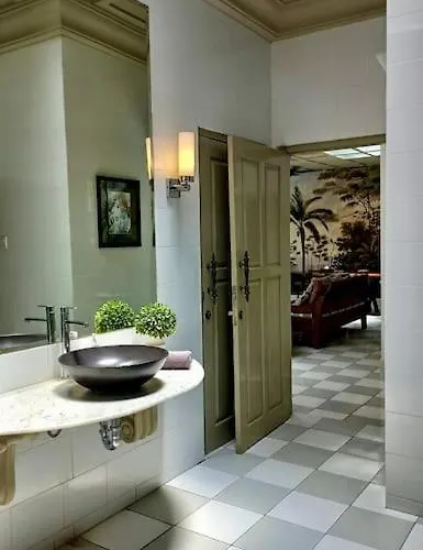 The Gatehouse - Stylish And Unique Luxury Pool Villa, Great Location! * Seminyak (Bali)