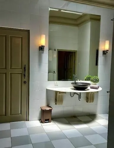 The Gatehouse - Stylish And Unique Luxury Pool Villa, Great Location! * Seminyak (Bali)